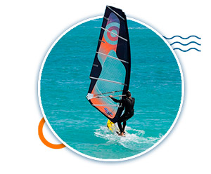 water sports in the caribbean - windsurfing - deportes acuáticos en el caribe